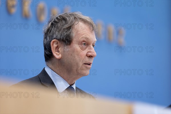 Prof. Dr Hans-Martin Henning, Chairman of the Expert Council for Climate Issues (ERK), recorded