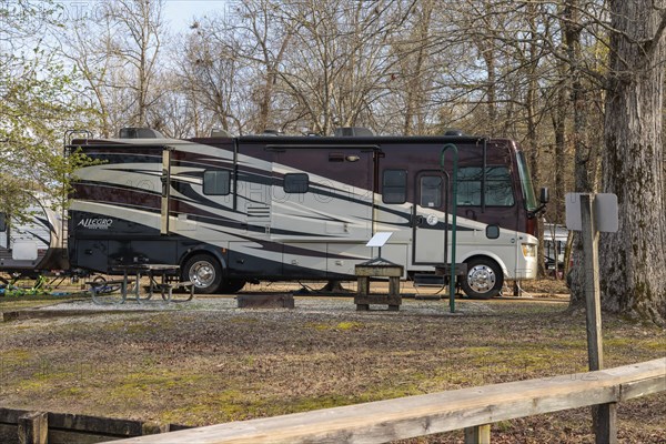 Motorhome with Starlink satellite antenna for internet access at Blue Bluff Campground near