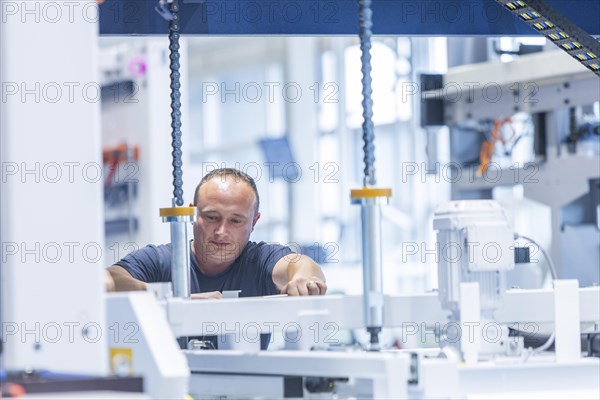 Minister President Michael Kretschmer visited TRUMPF Sachsen SE in Neukirch. After being welcomed