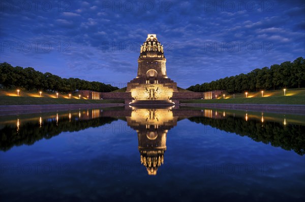 Monument to the Battle of the Nations, illuminated, evening mood, reflection in the lake, blue