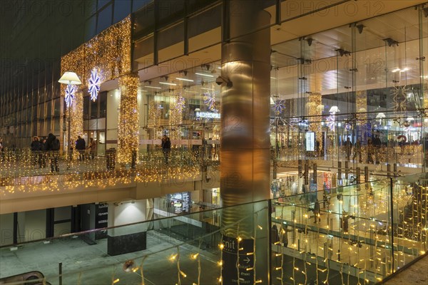 Shopping centre at Gare RER station, La Defense, Paris, Ile de France, France, Paris, Ile de