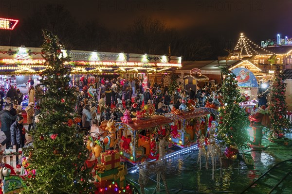 Christmas market at the Jardin de Tuileries, Paris, Ile de France, France, Paris, Ville de Paris,