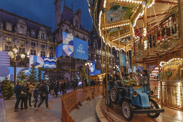 Christmas market in front of Hotel de Ville, Paris, Ile de France, France, Paris, Ile de France,