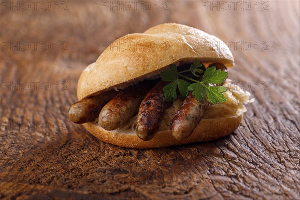 Nuremberg sausages in a bun