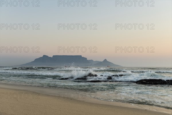 Cape Town in the afternoon (view from Bloubergstrand)