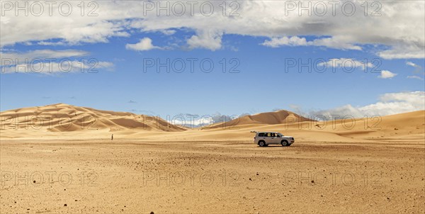 Offroad Jeep safari in the beautiful Omani Rub al-Chali Desert
