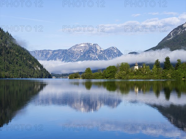 Morning atmosphere, reflection, early morning fog over the Grundlsee, Salzkammergut, Styria,
