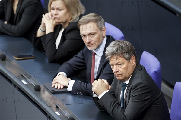 Federal Economics Minister Robert Habeck, right, Federal Finance Minister Christian Lindner,