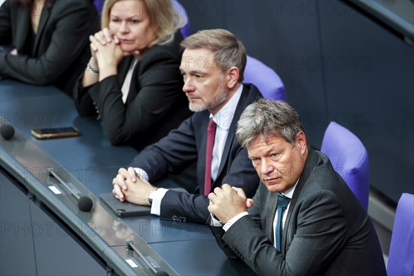 Federal Economics Minister Robert Habeck, right, Federal Finance Minister Christian Lindner,