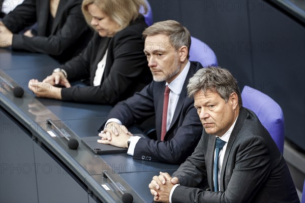 Federal Economics Minister Robert Habeck, right, Federal Finance Minister Christian Lindner,