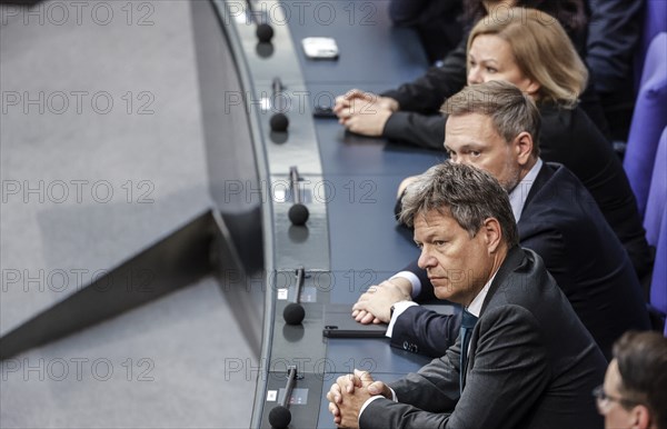 Federal Economics Minister Robert Habeck, right, Federal Finance Minister Christian Lindner,