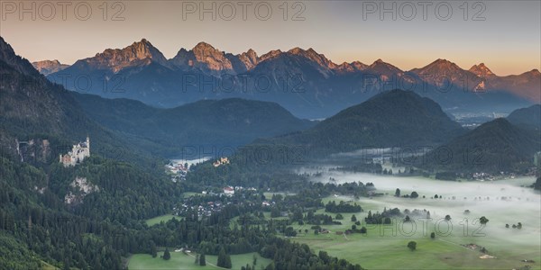 Neuschwanstein Castle, Hohenschwangau near Füssen, Ostallgäu, Allgäu, Bavaria, Germany, Europe