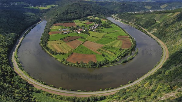 River loop of the Saar. The river winds through the valley and is surrounded by green hills and