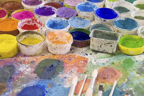 Brushes on an artistÂ´s palette