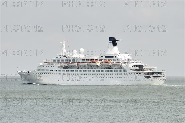 Cruise ship Discovery sailing on 18.07.2009 off Cuxhaven IMO number : 7108514 Name of vessel :