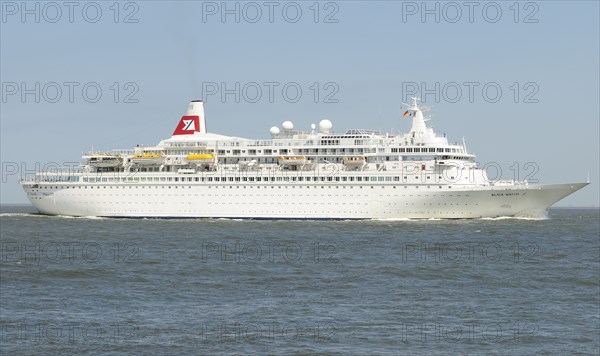 Cruise ship Black Watch in port on 01.06.2009 off Cuxhaven IMO number : 7108930 Name of the ship :