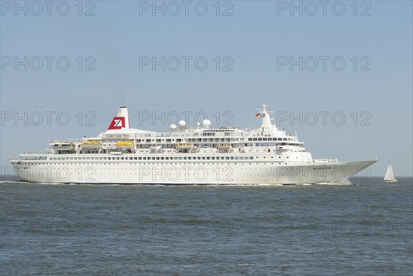 Cruise ship Black Watch in port on 01.06.2009 off Cuxhaven IMO number : 7108930 Name of the ship :