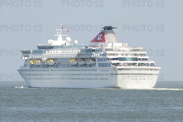 Cruise ship Balmoral leaving Cuxhaven on 16.07.2009 IMO number : 8506294 Name of vessel : BALMORAL