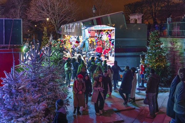 Christmas market at the Jardin de Tuileries, Paris, Ile de France, France, Paris, Ville de Paris,