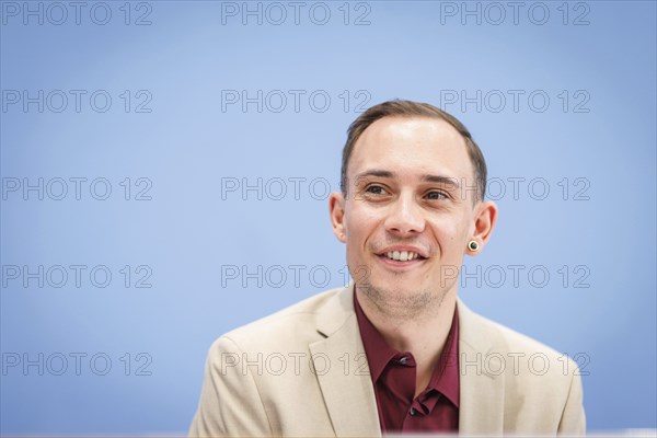 Silas Kropf, Chairman of the Board of MIA e.V., recorded during the Federal Press Conference for