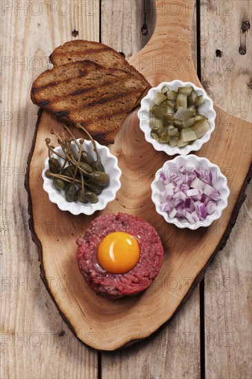 Steak tartare with decoration