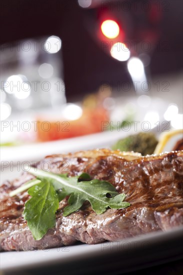 Grilled entrecôte with rocket salad