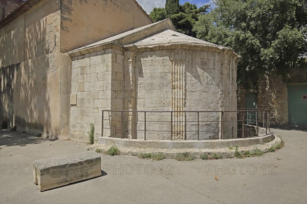 Historic chapel St-Jean de Moustiers, Place St-Blaise, chapel, Saint, apse, Arles,