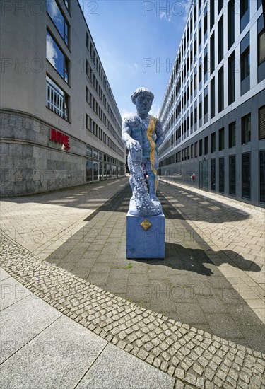 Sculpture Hallescher Schweinehirt by Carsten Theumer opposite the Hallmarkt, Halle an der Saale,