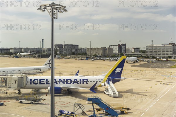 Icelandair airplane docked at CDG