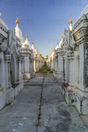 Kuthodaw pagoda shortly before sunset