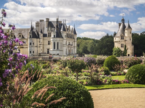 Chateau de Chenonceaux on a beautiful summer day