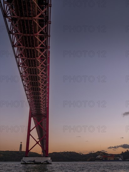Vasco da Gama bridge seen from underneath