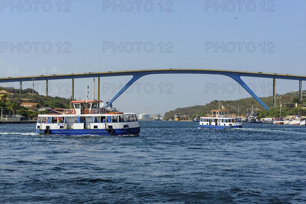 View of high road bridge Queen Juliana Bridge Queen Juliana Bridge over St. Anna Bay Sint Annabaai