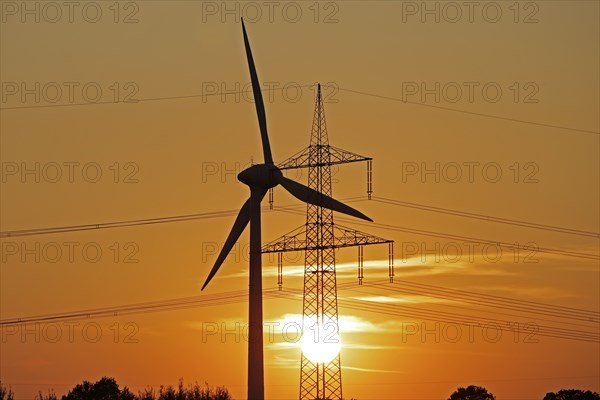 Sunset, wind power station, high-voltage pylon, Melbeck, Ilmenau joint municipality, Lower Saxony,
