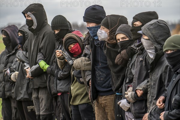 Start of the eviction of the hamlet Lützerath at the lignite mine Garzweiler 2, activists try to