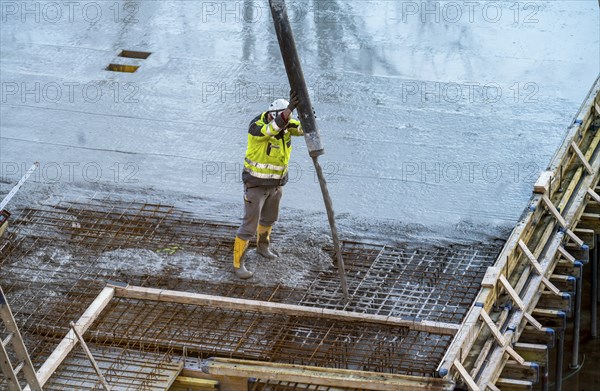 Construction site, concreting, floor, ceiling for a building is concreted, the concrete is pumped