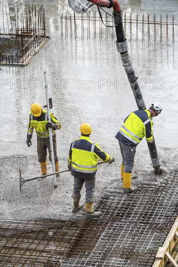 Construction site, concreting, floor, ceiling for a building is concreted, the concrete is pumped