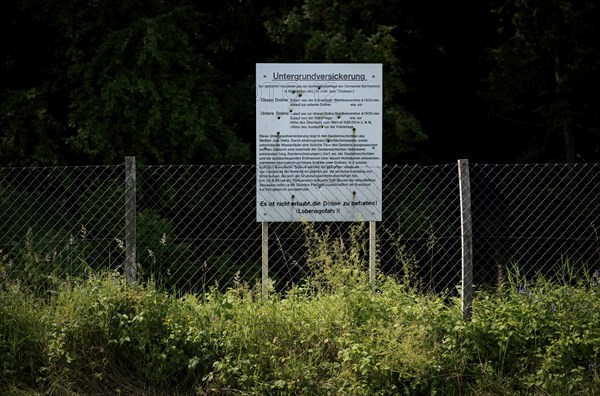 Fence, warning sign, sinkhole, fissure of the White Jurassic, underground seepage, Wental,