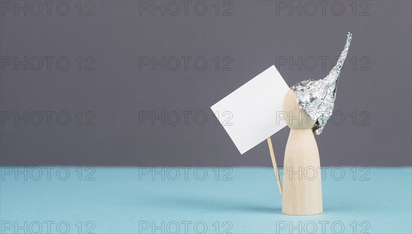 Alu has protester talking, conspiracy theories, tin foil on the head, holding an empty sign,