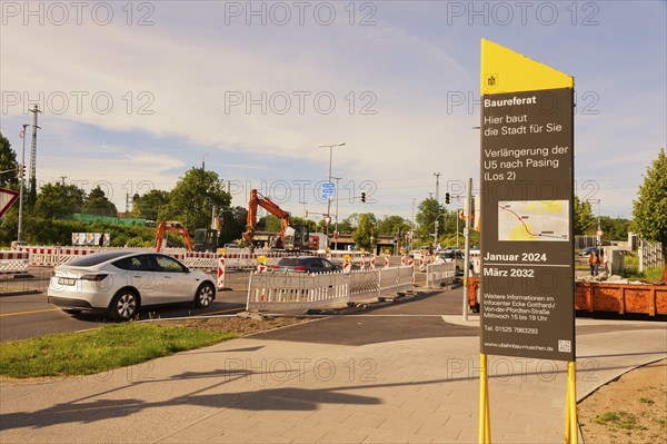 Roadworks, traffic congestion, traffic situation, obstruction, traffic flow, warning signs, speed,