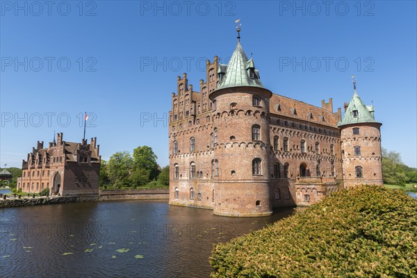 Egeskov moated castle with gatehouse, KvÃ¦rndrup near Svenborg, Svendburg, architecture, round