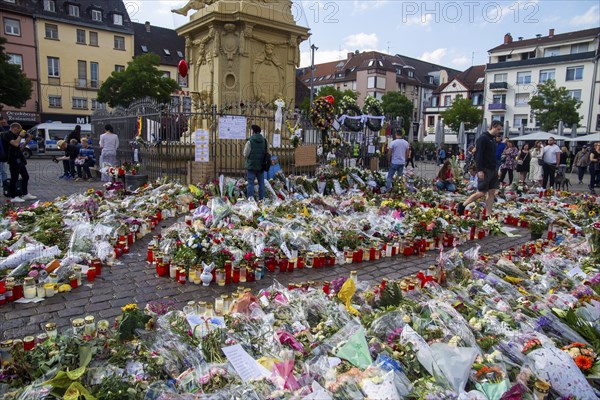 Mannheim: Laying of flowers and sympathy at Marktplatz, the site of the fatal knife attack on a
