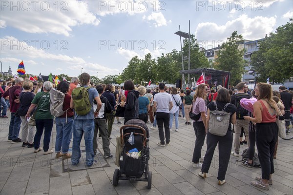 For democracy and diversity: rally organised by DGB Nordbaden and democratic parties, religious