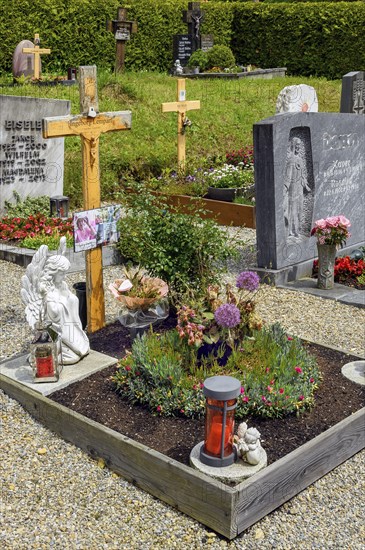 Cemetery in Eisenbach, Kreuzthal, Markt Buchenberg, Allgäu, Swabia, Bavaria, Germany, Europe