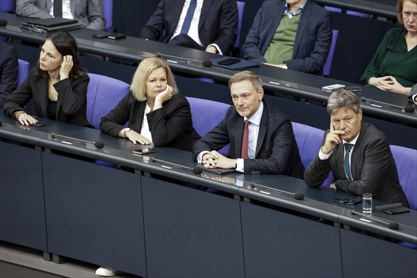 Federal Economics Minister Robert Habeck, right, Federal Finance Minister Christian Lindner,