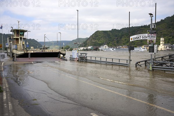 The Rhine ferry in St.Goar has stopped operating due to the floods. The access road and reception