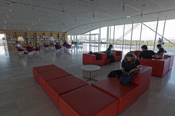 Reading room in the cultural centre of the Stavros Niarchos Foundation, architect Renzo Piano,