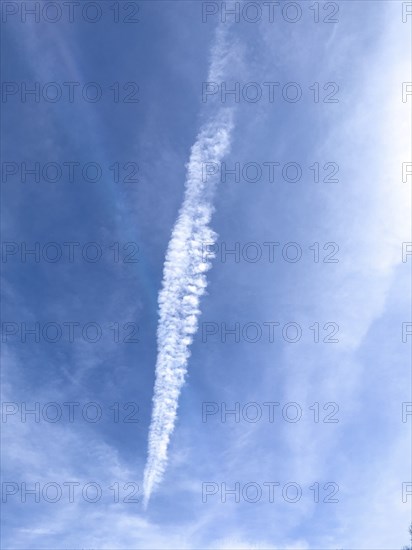 Dissipating contrail high thin cloud artificially created by aircraft engines homomutatus man-made