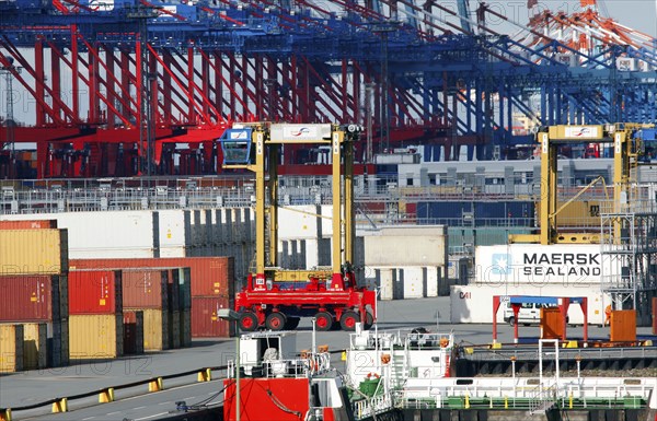 Bremerhaven, 29.09.2010, Van Carrier transports containers at the Eurogate container terminal,