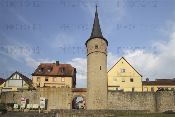 Main Gate with historic city wall and Tor Tor to the Maingasse, city tower, Karlstadt, Bavaria,